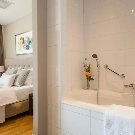 Boutique Lumiere מלון